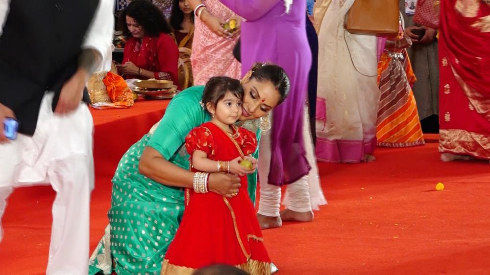 bipasha-basu-and-karan-singh-grover-celebrate-durga-puja-with-joy-and-devotion